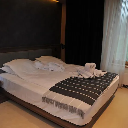 Family Woodside Aparthotel *